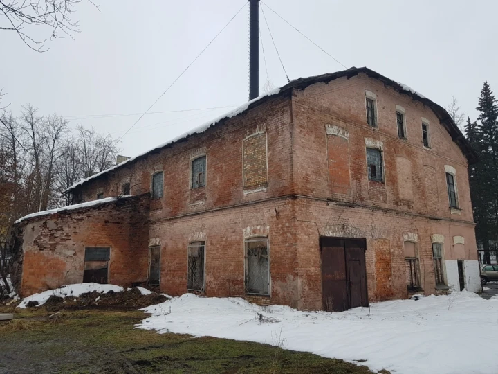 Имущественный комплекс коммерческого назначения в п. Понтонный